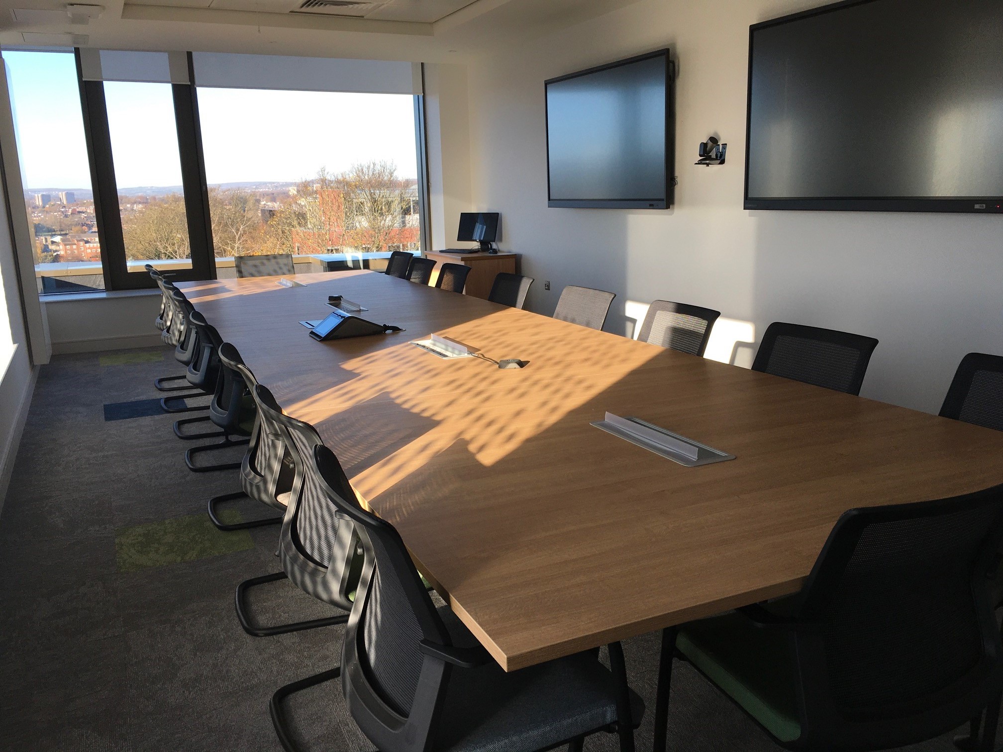 https://www.uniav.com/wp-content/uploads/2022/05/Boardroom3.jpg