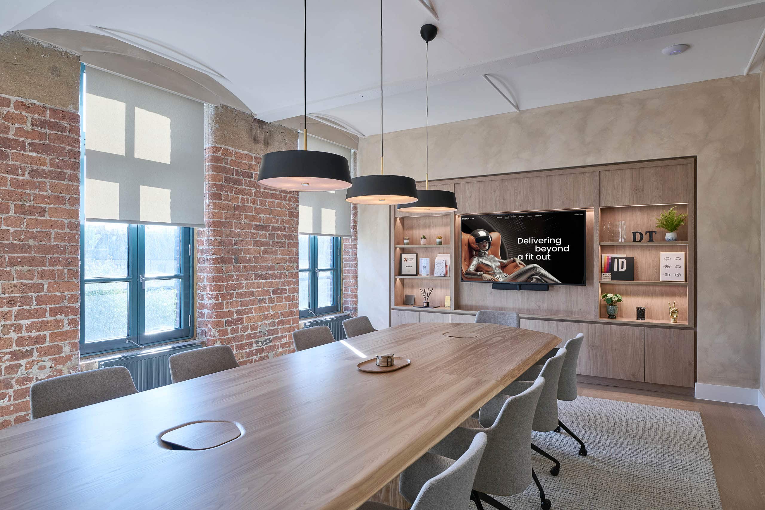 https://www.uniav.com/wp-content/uploads/2025/09/Design-Tonic-AV-Installation-Small-02.jpg