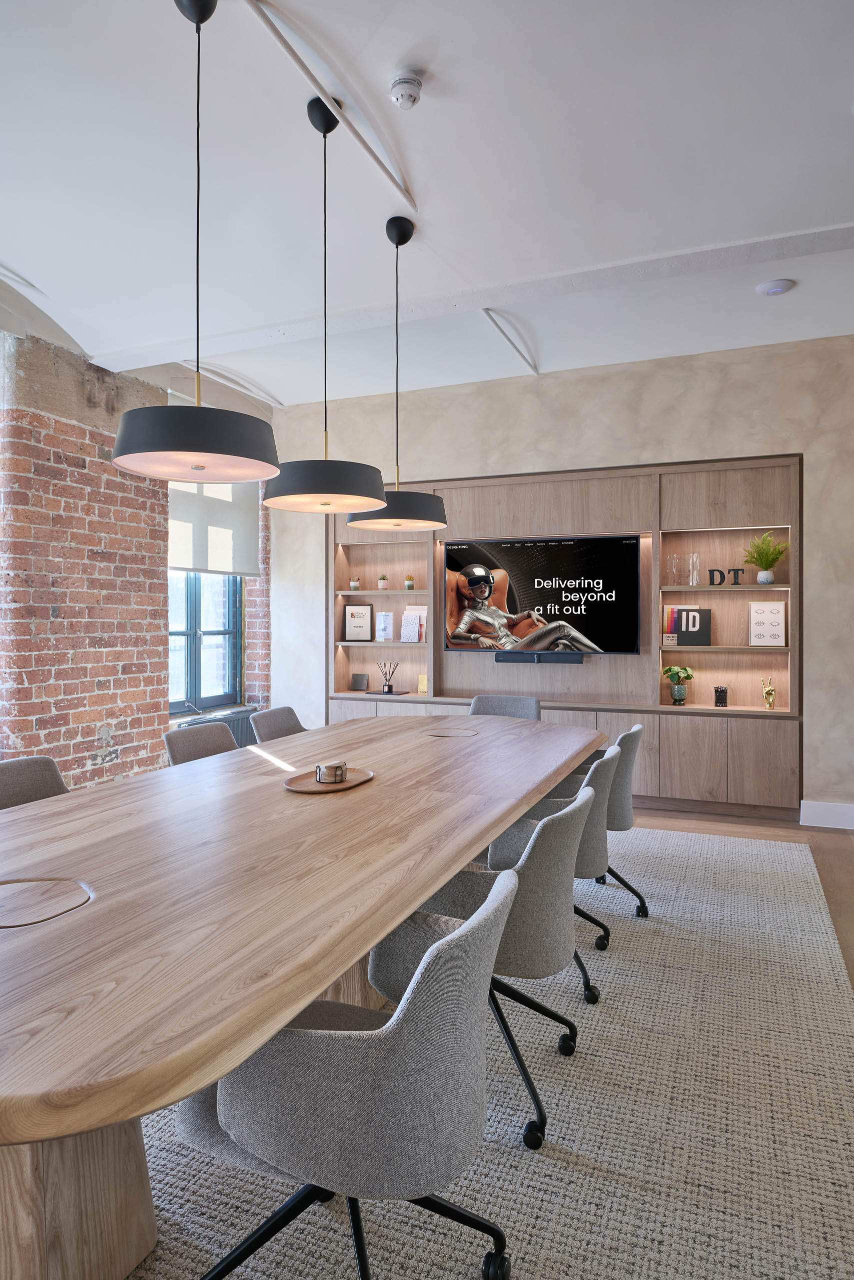 https://www.uniav.com/wp-content/uploads/2025/09/Design-Tonic-AV-Installation-Small-03.jpg